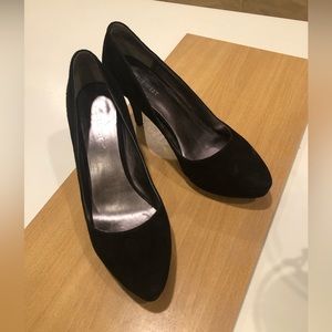 Black soft leather pumps